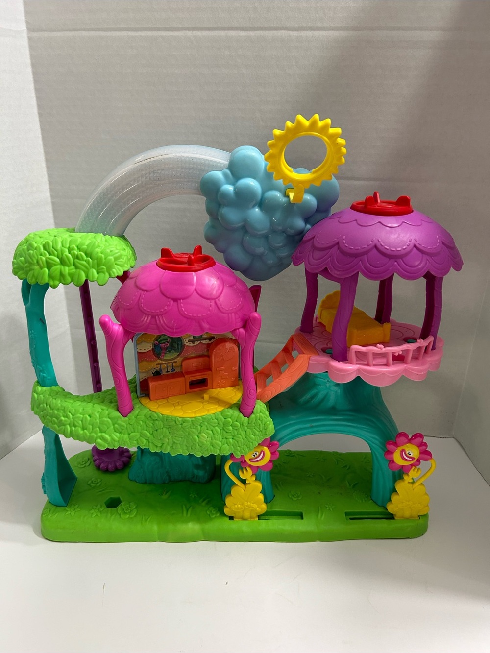 DreamWorks Trolls Treehouse Playset Lights Sounds Rainbow Slide Figure House